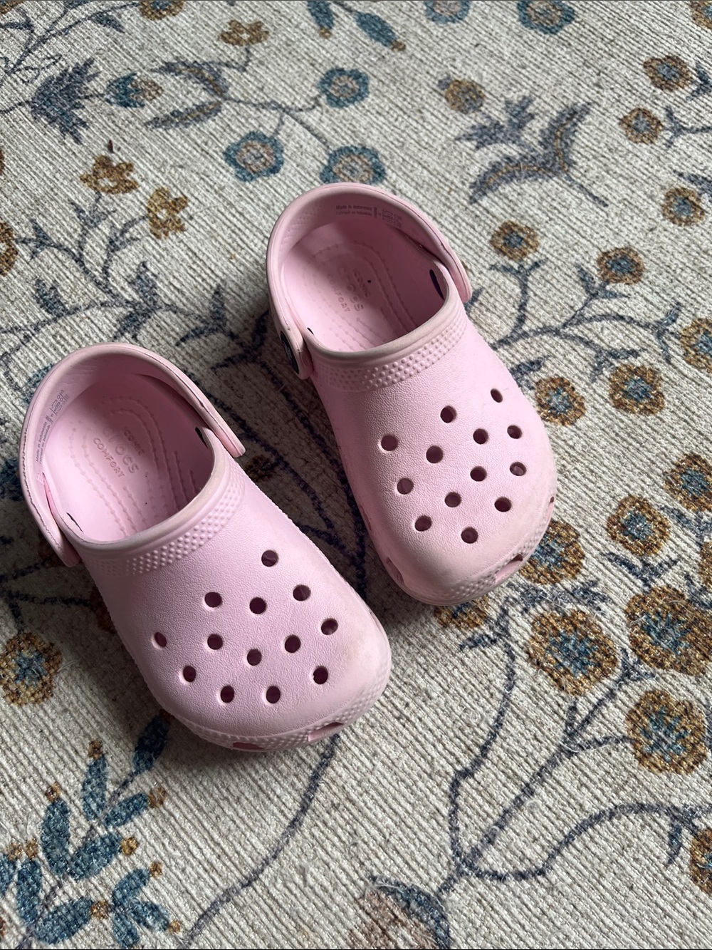 CROCS Kids Classic Clog in Light Pink